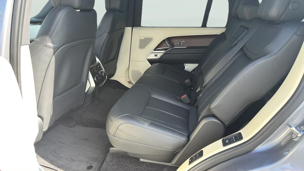 Used 2024 Gray Land Rover SE image 12