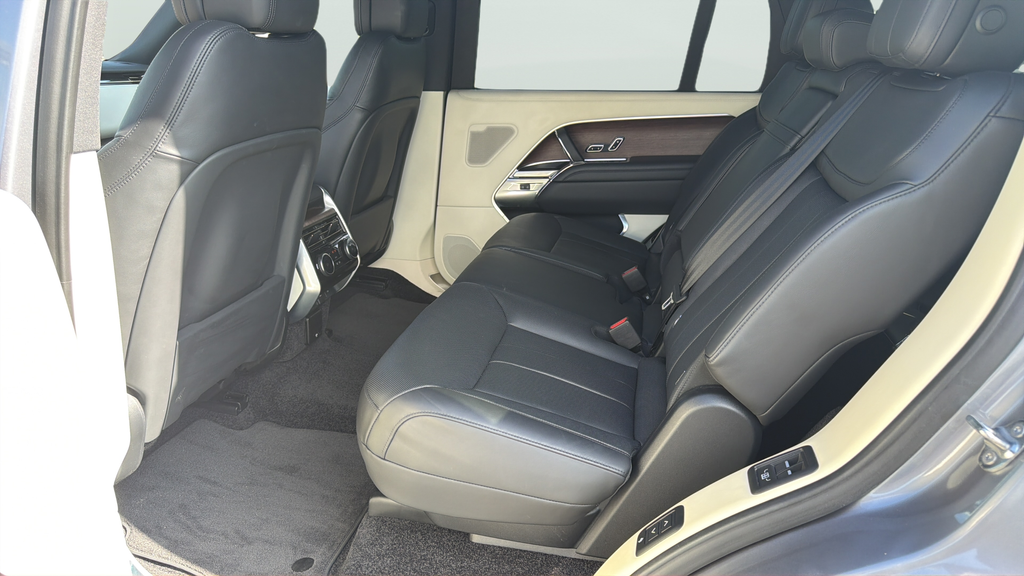 Used 2024 Gray Land Rover SE image 12
