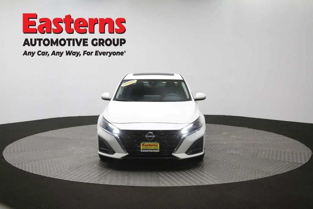 Used 2023 White Nissan 2.5 SV image 55