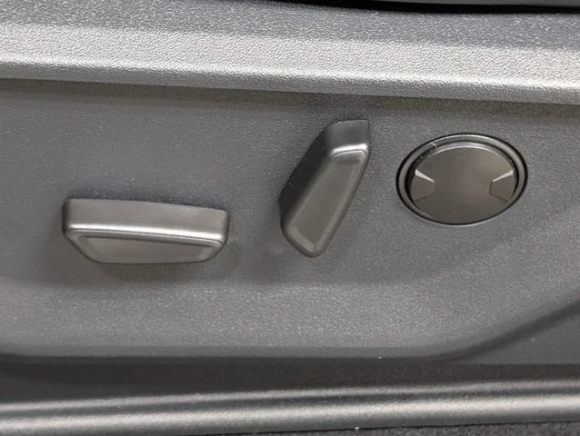 New 2026 Glacier Gray Metallic Tri-Coat Ford F-250® Lariat® image 54