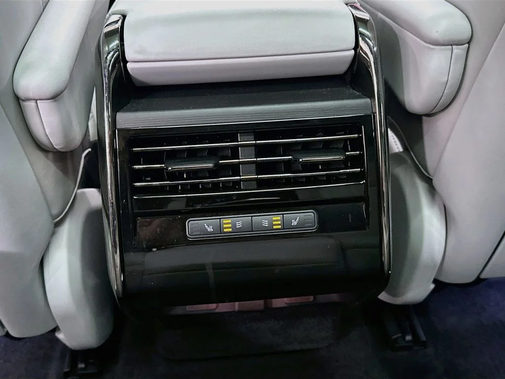 Used 2024 Fuji White Land Rover SE image 26