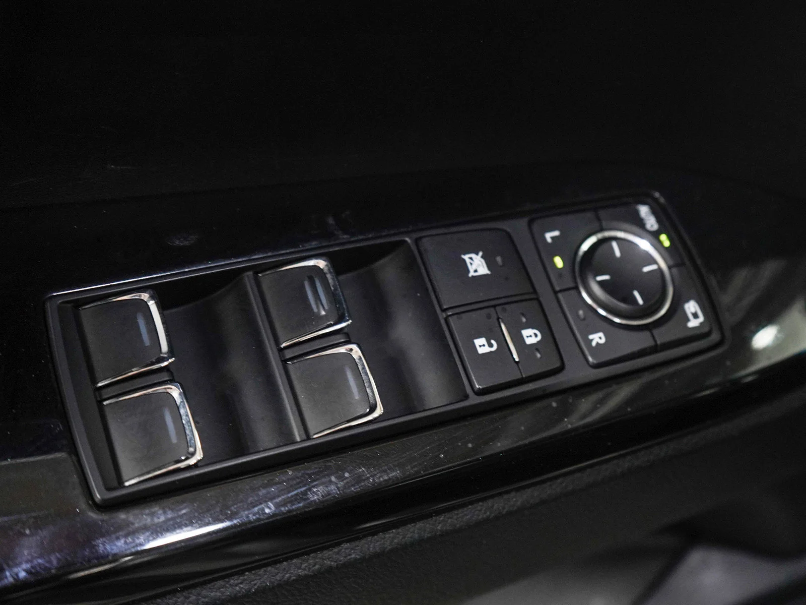 Used 2018 Silver Lexus 570 image 25
