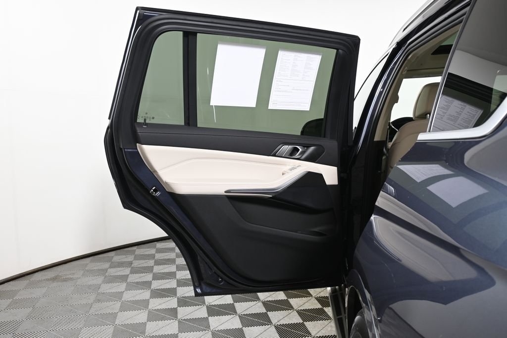 Used 2022 Gray Metallic BMW xDrive40i image 30