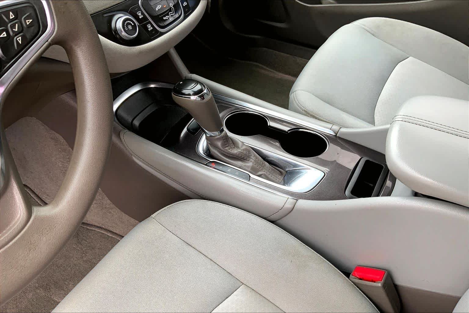 Used 2018 Summit White Chevrolet LT image 17