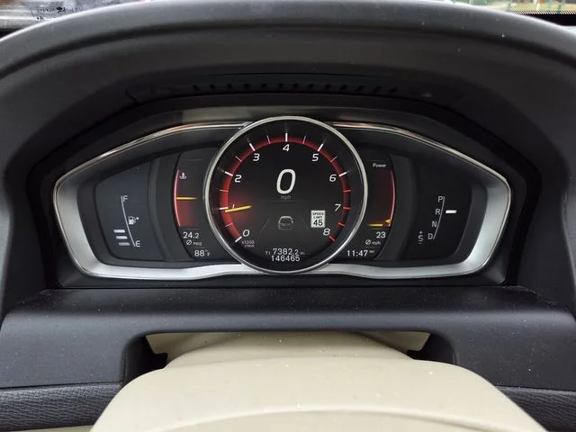 Used 2017 Silver Volvo T5 Inscription image 24