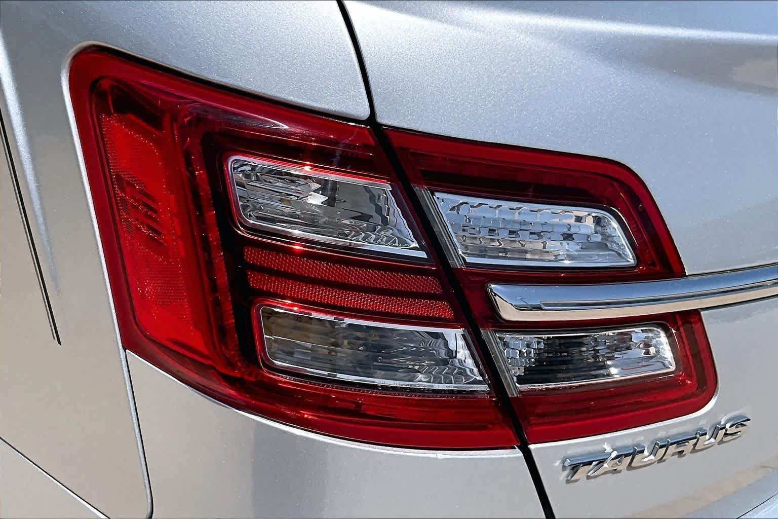 Used 2013 Ingot Silver Metallic Ford Limited image 27