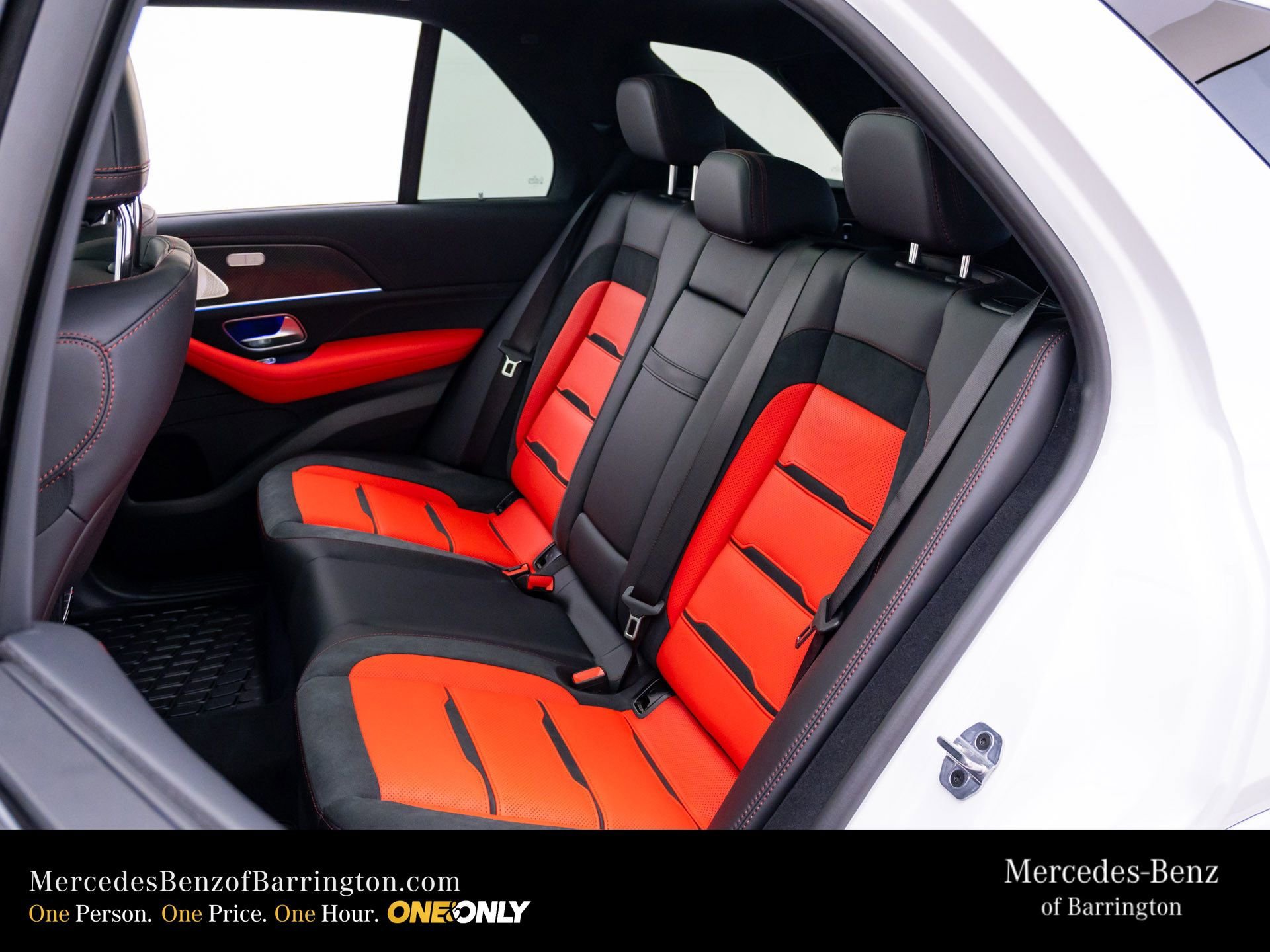 New 2026 MANUFAKTUR Moonlight White Metallic Mercedes-Benz GLE 53 AMG® image 70