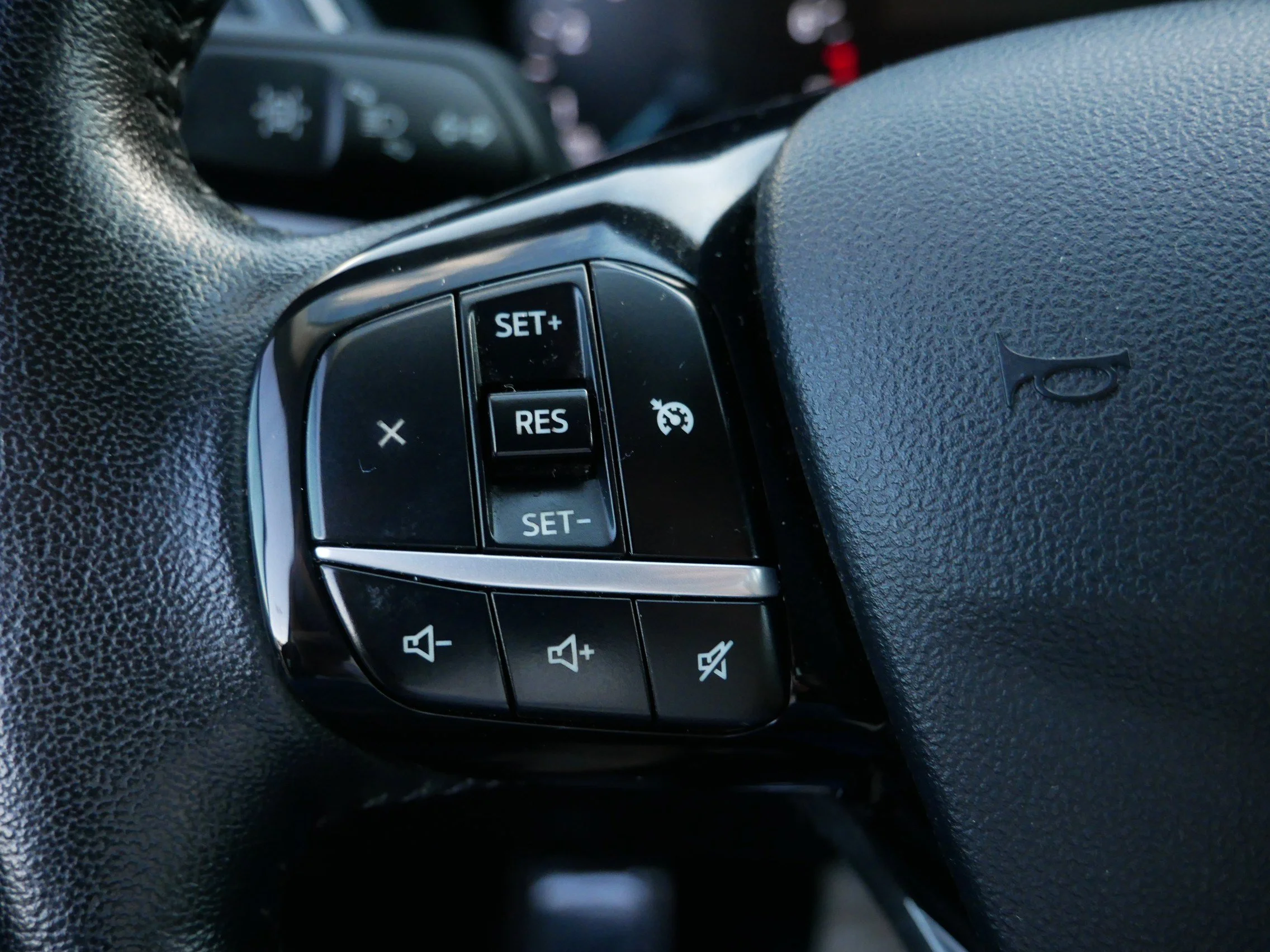 Used 2021 Bronze Fire Ford SE image 28