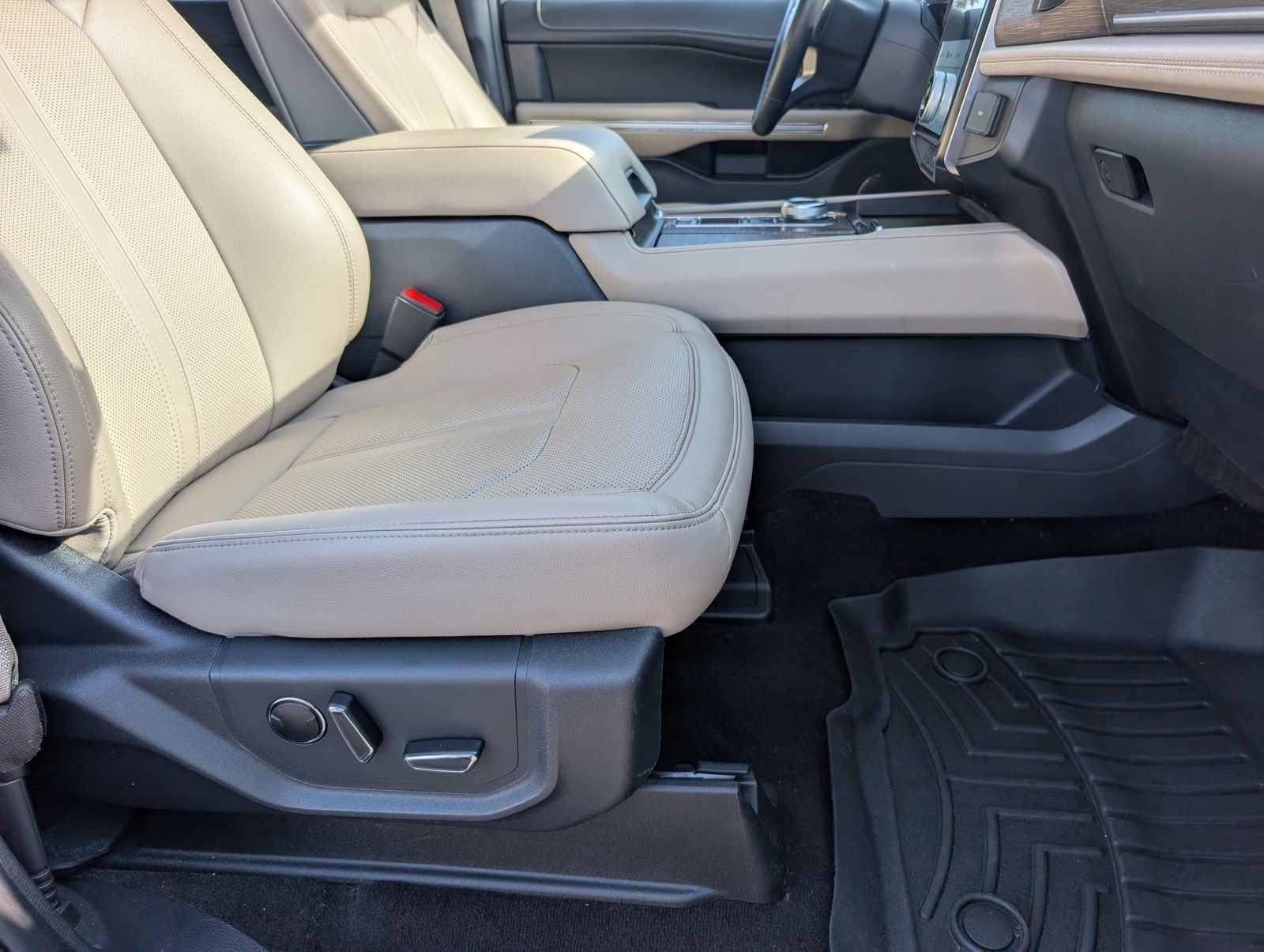 Used 2023 Dark Matter Metallic Ford Limited image 33