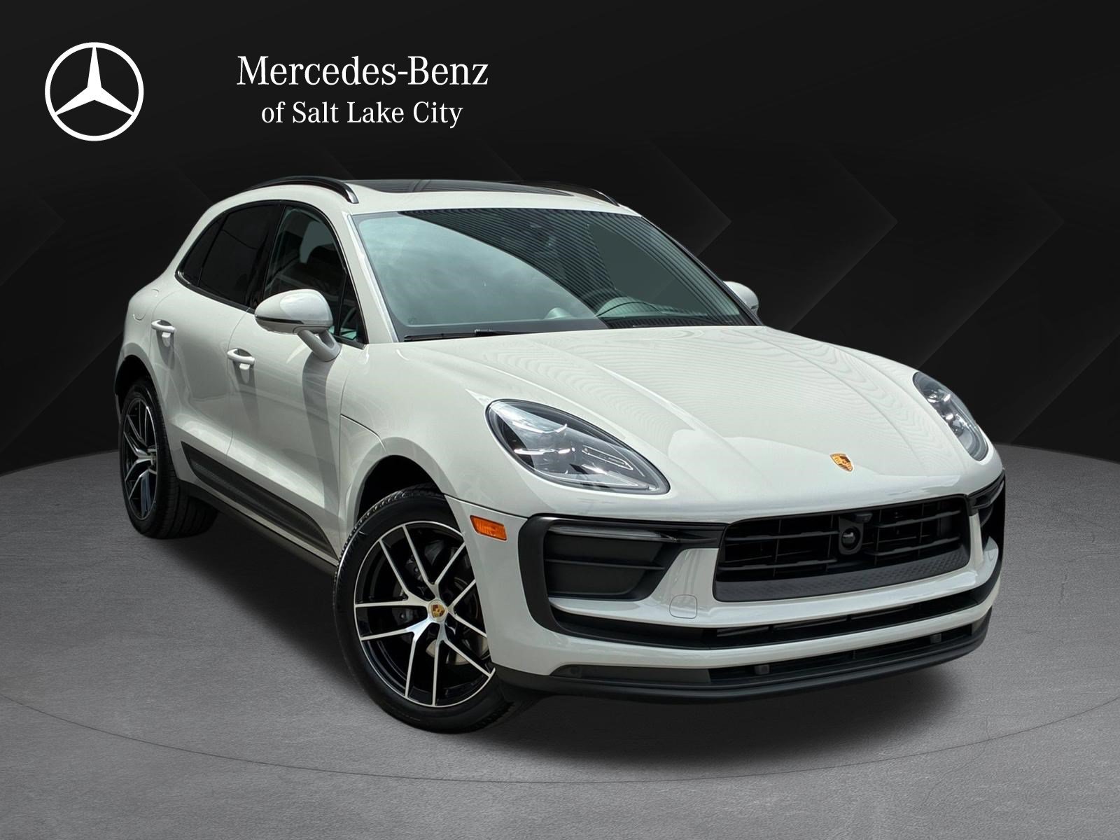 2025 Porsche Macan -'s photo
