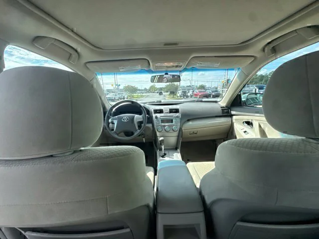 Used 2009 Green Toyota LE image 19