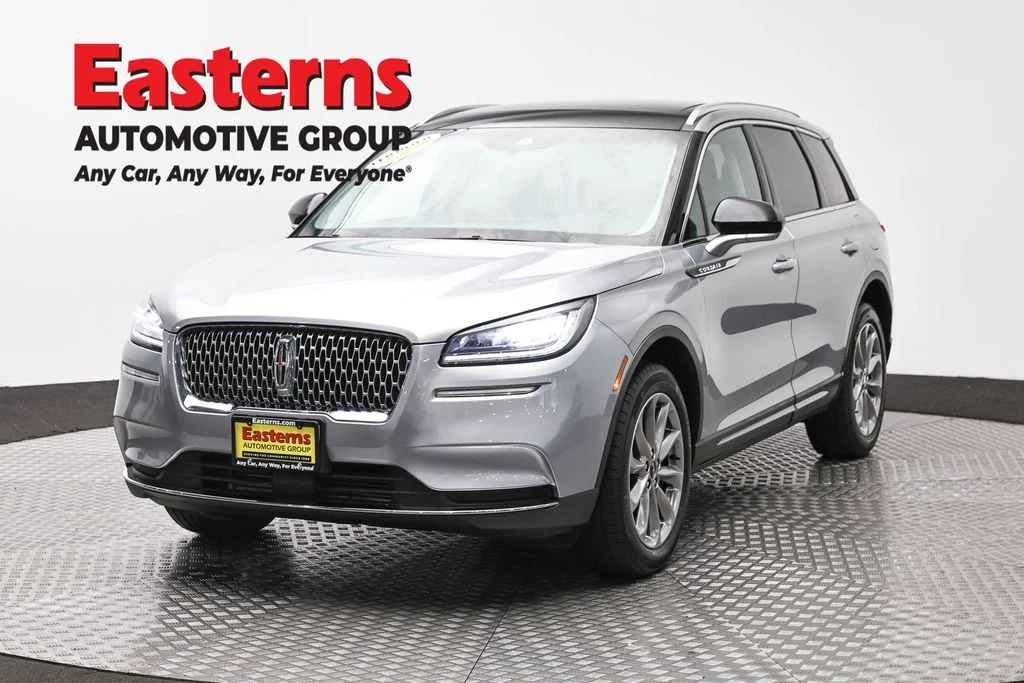 Used 2022 Silver Lincoln Standard image 1