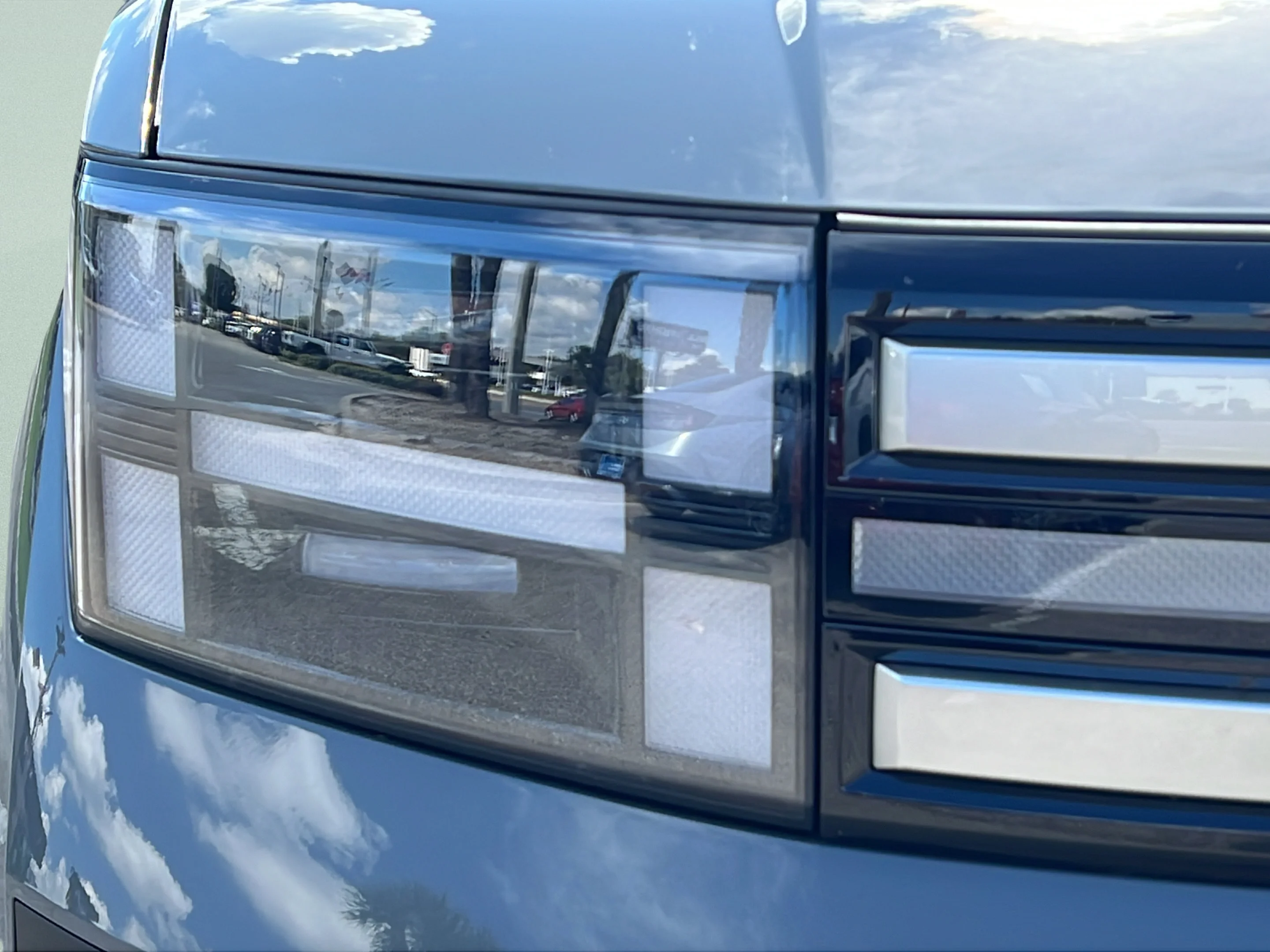 Used 2024 Hampton Gray Hyundai SE image 9