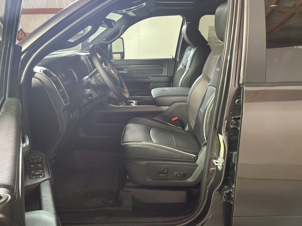 New 2026 Granite Crystal Metallic Clear-Coat Exterior Paint RAM Laramie image 14