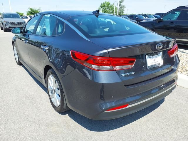 Used 2018 Platinum Graphite Kia S image 7