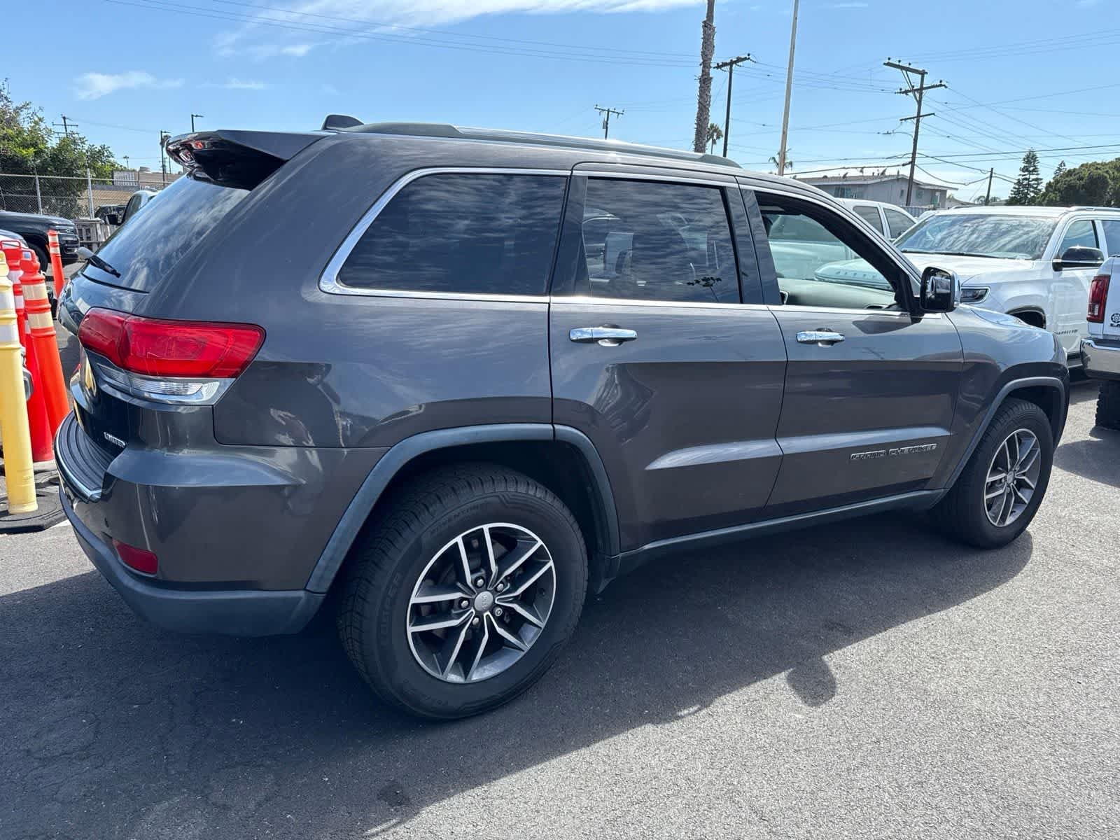 Used 2018 Granite Crystal Metallic Clearcoat Jeep Limited image 7