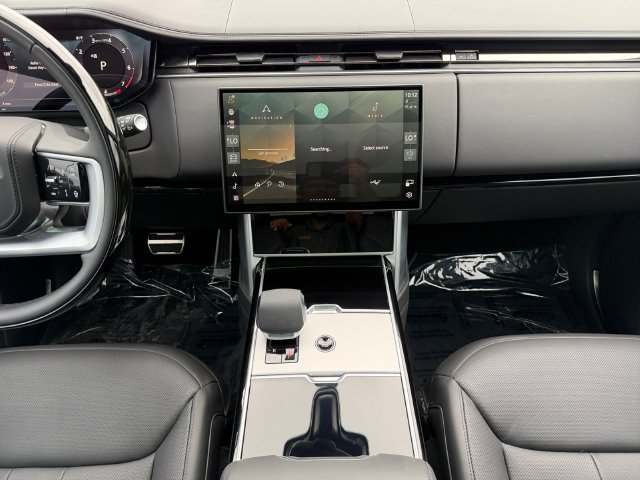 Used 2025 Black Land Rover SE image 15