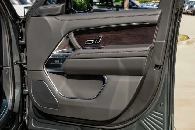 New 2026  Land Rover SE image 53