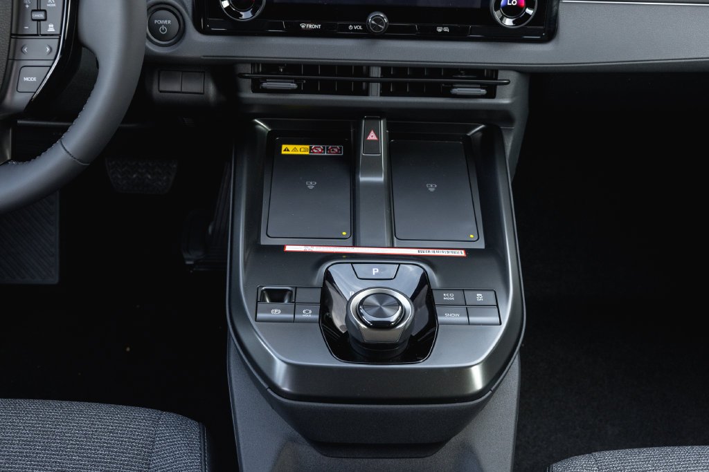 New 2026 Wind Chill Pearl <sup>1</sup> Toyota  XLE image 12