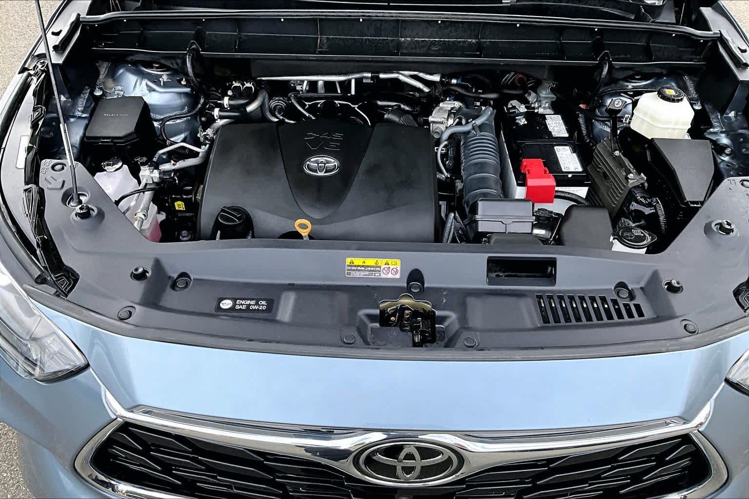 Used 2022 Moon Dust Toyota Platinum image 32