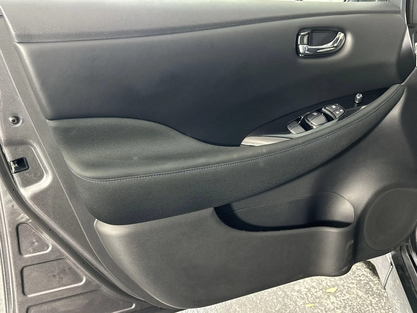 New 2025 Gray Nissan SV Plus image 29