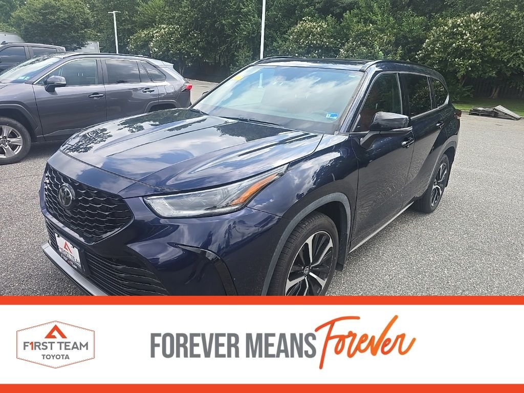 Used 2022  Toyota XSE image 1