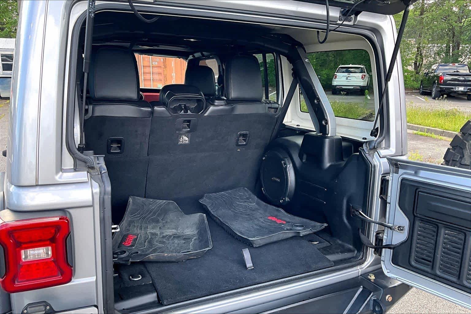 Used 2018 Billet Silver Metallic Clearcoat Jeep Rubicon image 32