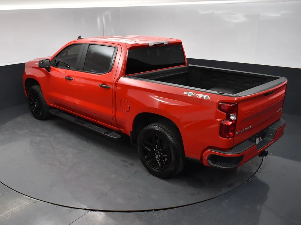 Used 2022 Red Chevrolet Custom image 36