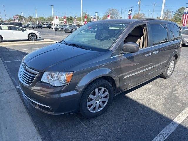 2016 Chrysler Town & Country Touring's photo