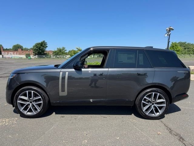 New 2026 Carpathian Grey Land Rover SE image 2