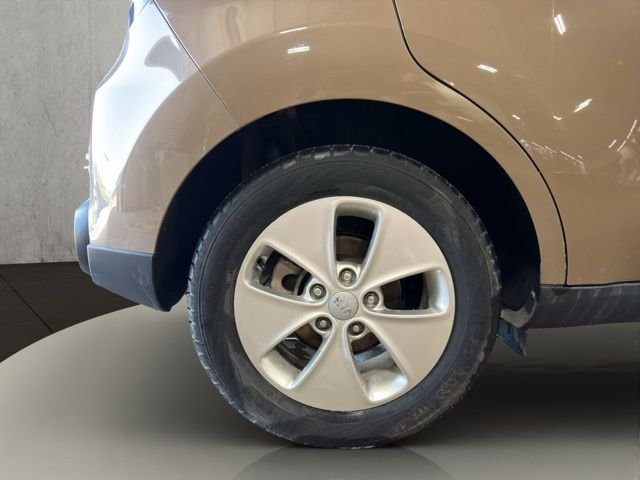 Used 2015 Brown Kia Base image 34