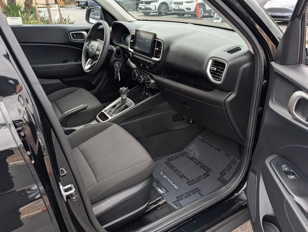 2025 Hyundai Venue SE - Photo 9