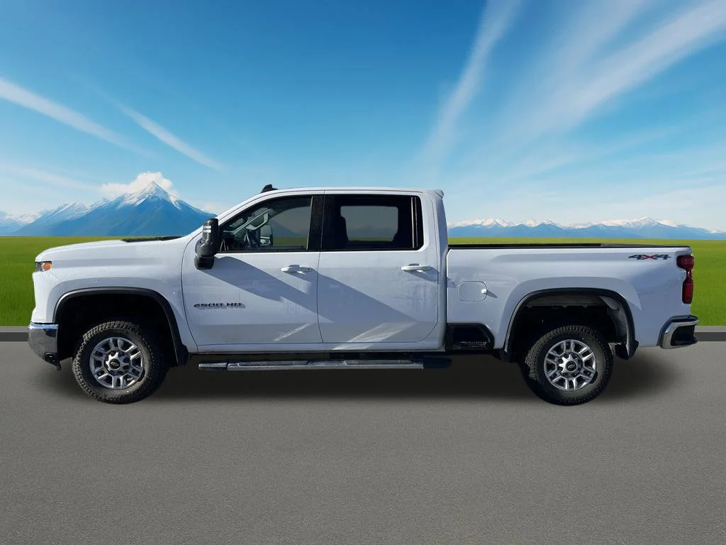 Used 2025 White Chevrolet LT image 8