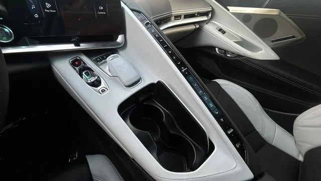 Used 2024 Arctic White Chevrolet 2LT image 36