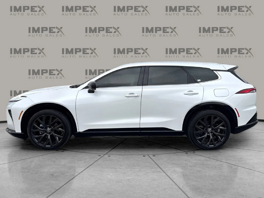 Used 2025 White Toyota Limited image 2
