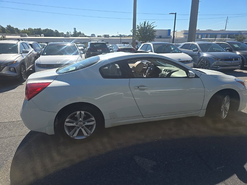Used 2013 Pearl White Nissan 2.5 S image 4