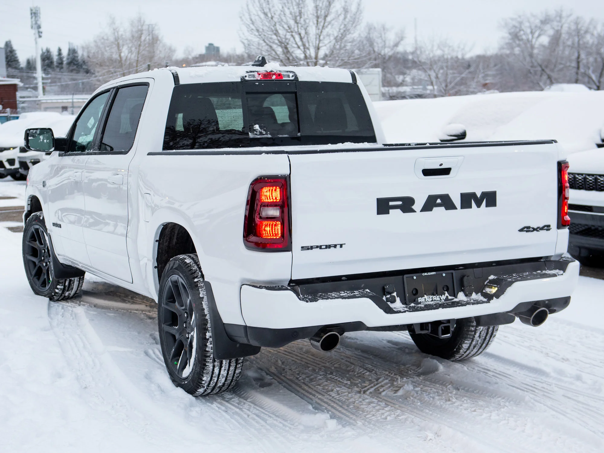 New 2026 White RAM Sport* HEMI V8 image 4