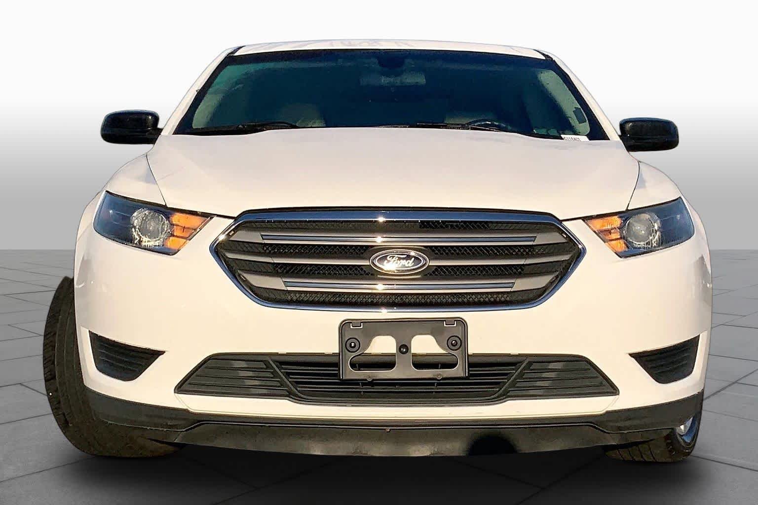 Used 2017 Oxford White Ford SE image 4