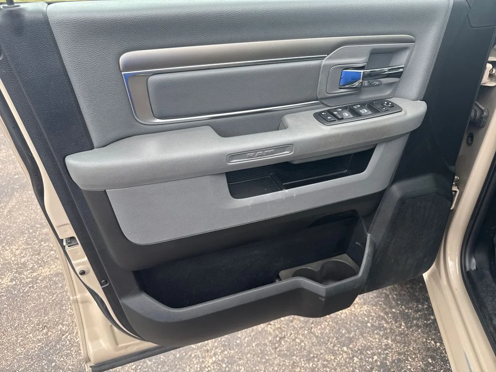 Used 2019 Beige Ram Warlock image 10