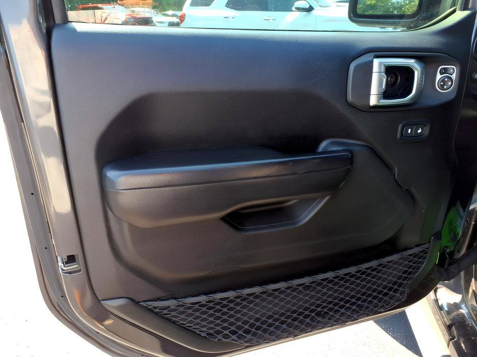 Used 2019 Granite Crystal Metallic Clearcoat Jeep Sport Altitude image 16