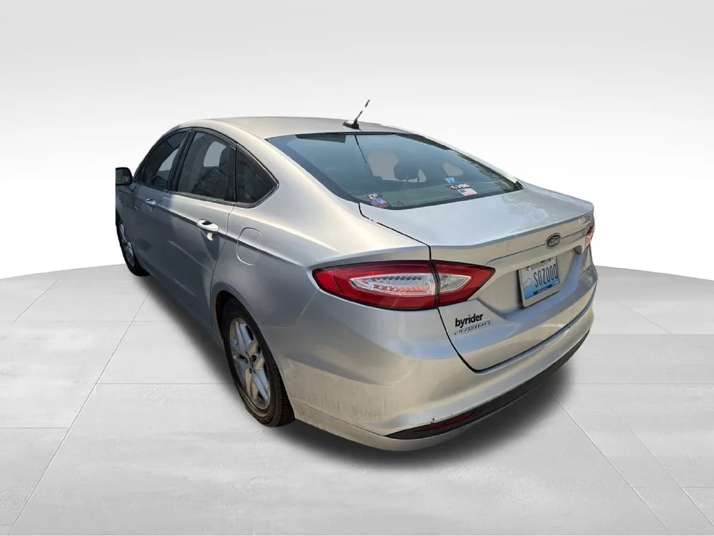 Used 2015 Silver Ford SE image 3