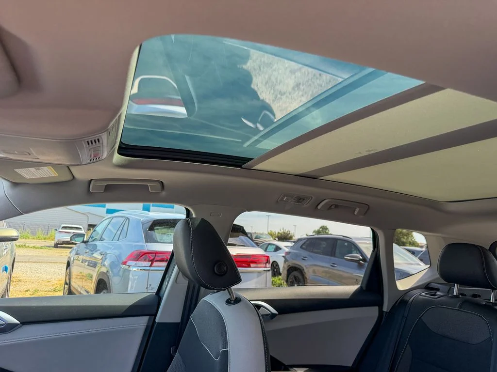 New 2026 Platinum Gray Metallic Volkswagen 1.5T SE image 21
