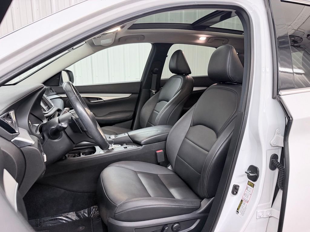Used 2020 White INFINITI LUXE image 13