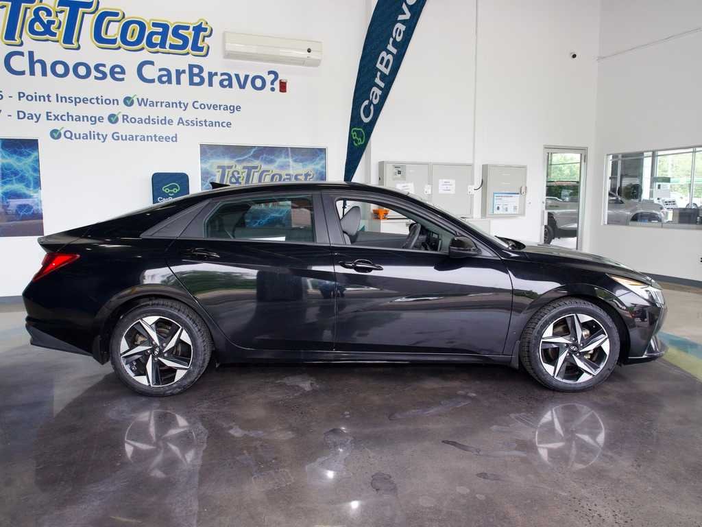 Used 2023 Black Hyundai SEL image 5