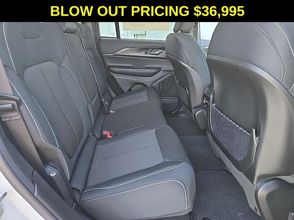 2025 Jeep Grand Cherokee Laredo - Photo 17