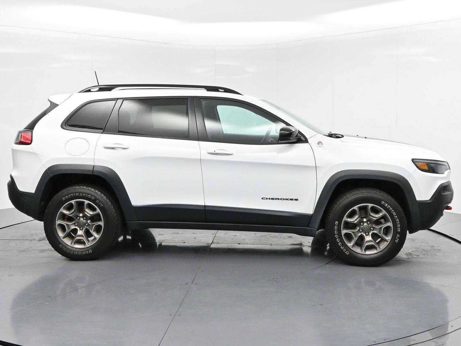 Used 2022 Bright White Clearcoat Jeep Trailhawk image 8