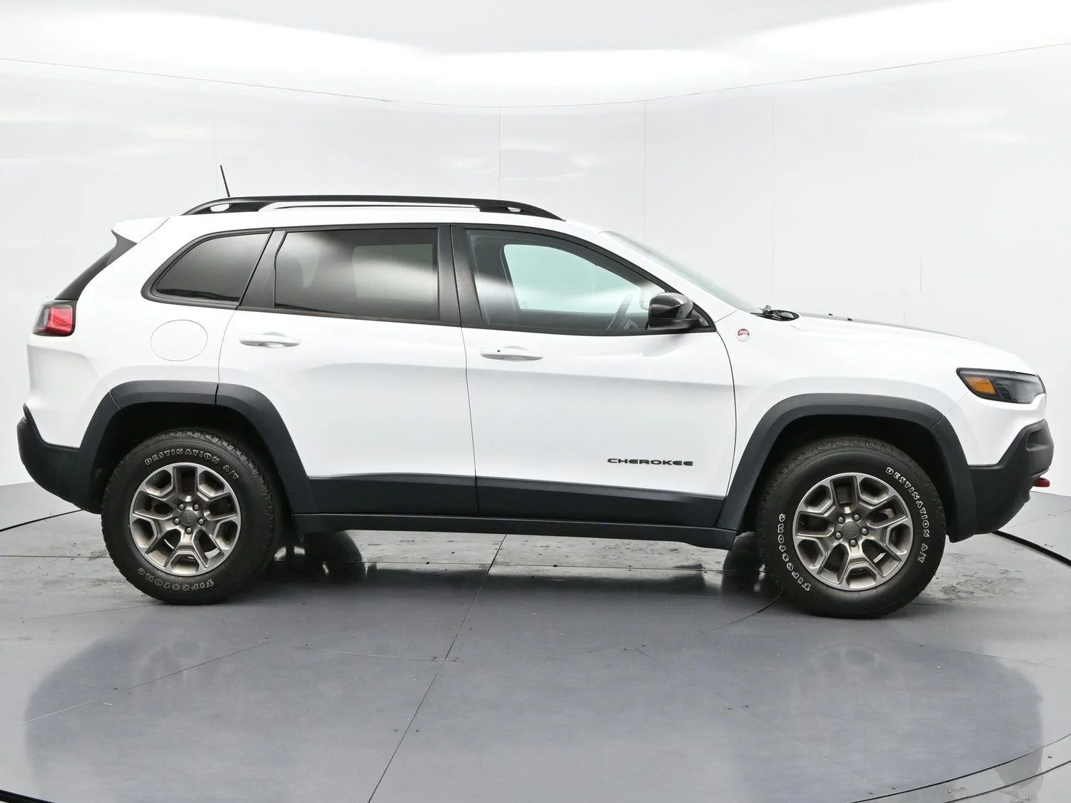 Used 2022 Bright White Clearcoat Jeep Trailhawk image 8