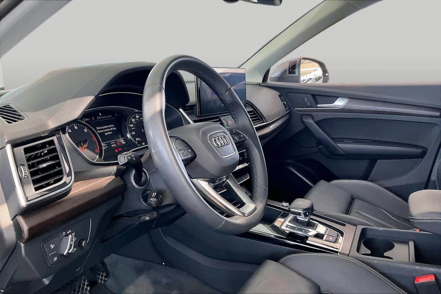 Used 2024 Daytona Gray Pearl Effect Audi S line Premium image 18