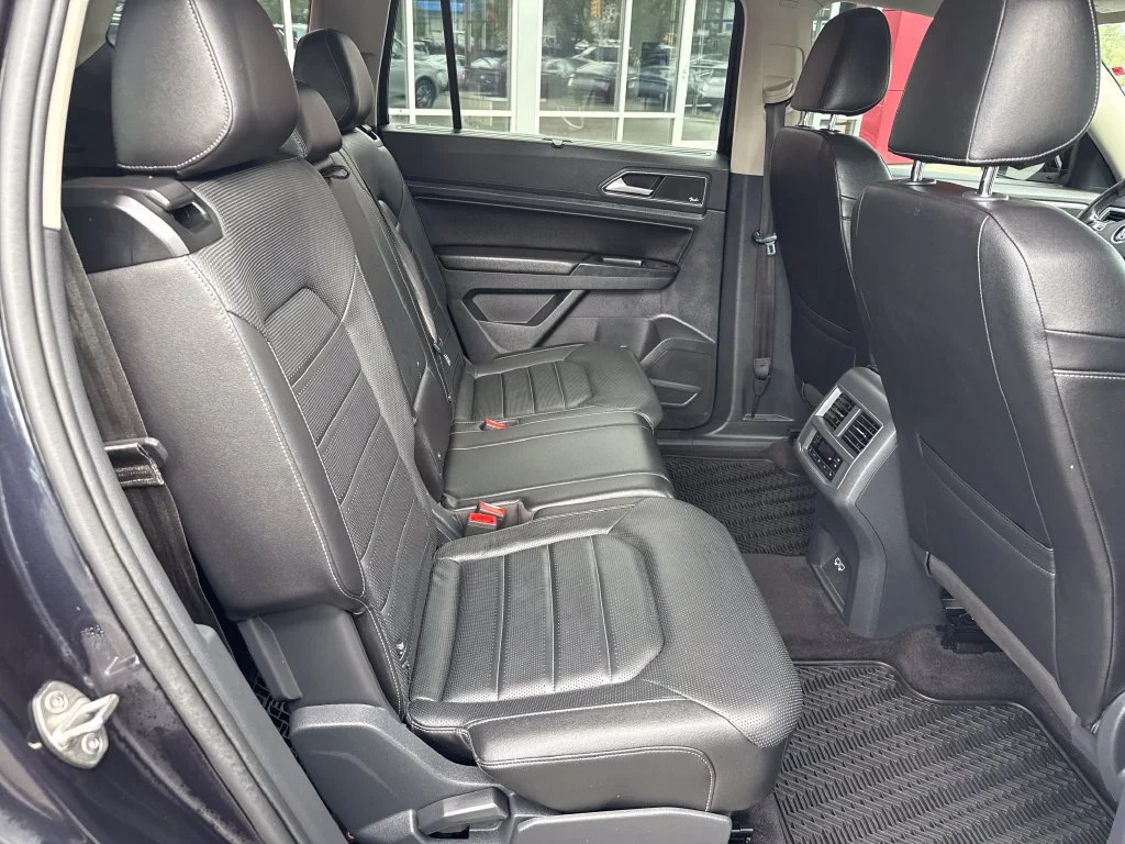 Used 2018 Deep Black Volkswagen 3.6L V6 SEL Premium image 10