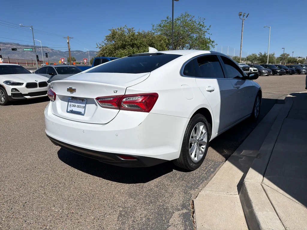 Used 2021 SUMMIT WHITE Chevrolet LT image 5